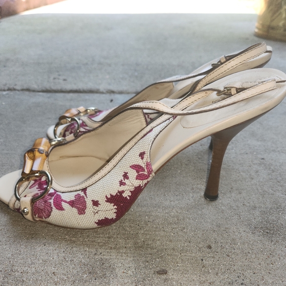 LADIES SLINGS BY GUCCI - Picture 2 of 5